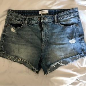 Denim Pistola Frayed Shorts